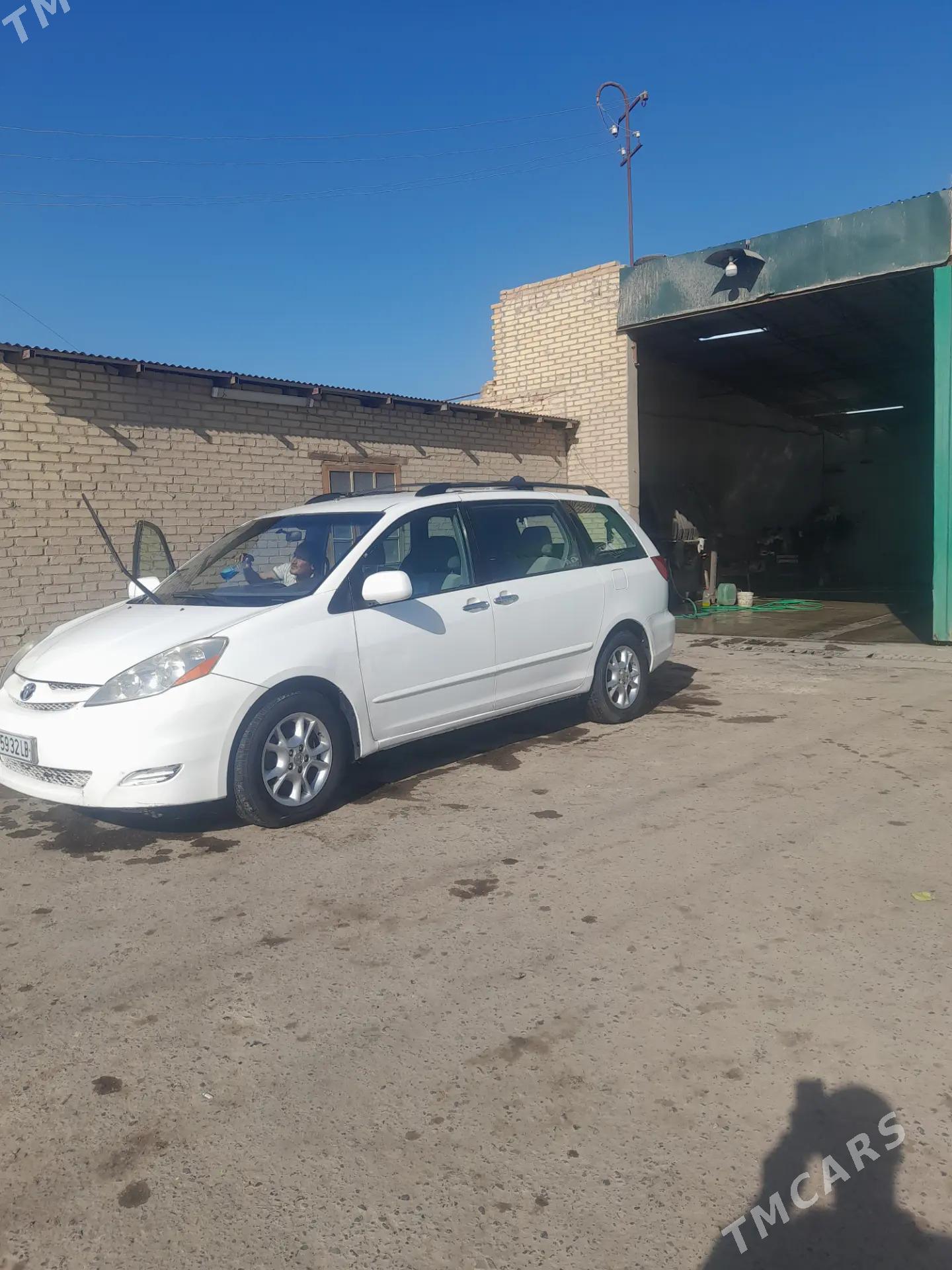 Toyota Sienna 2008 - 200 000 TMT - Sakar - img 6