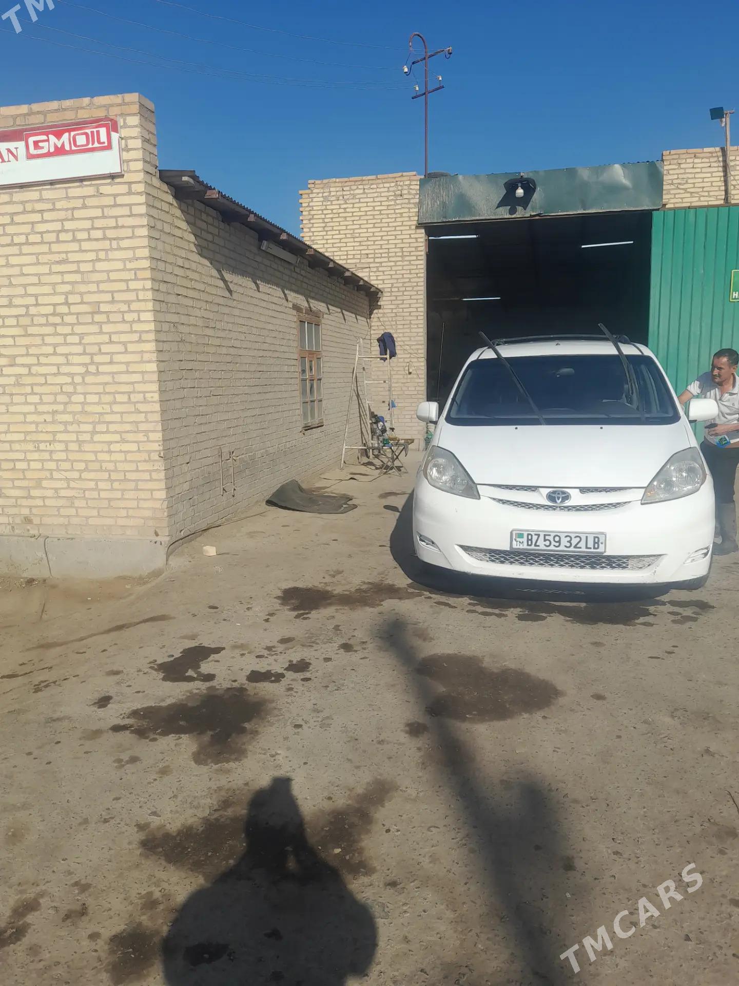 Toyota Sienna 2008 - 200 000 TMT - Sakar - img 5