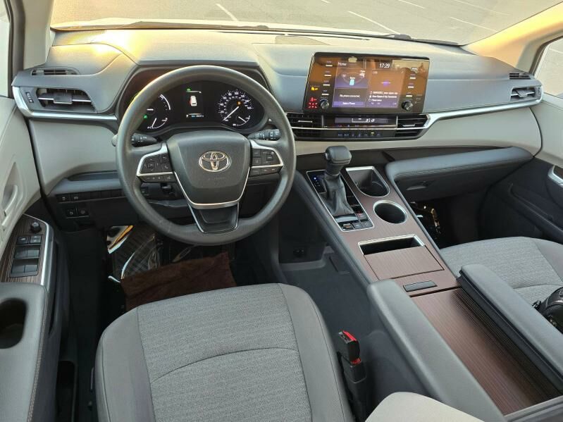 Toyota Sienna 2021 - 465 000 TMT - Ашхабад - img 4