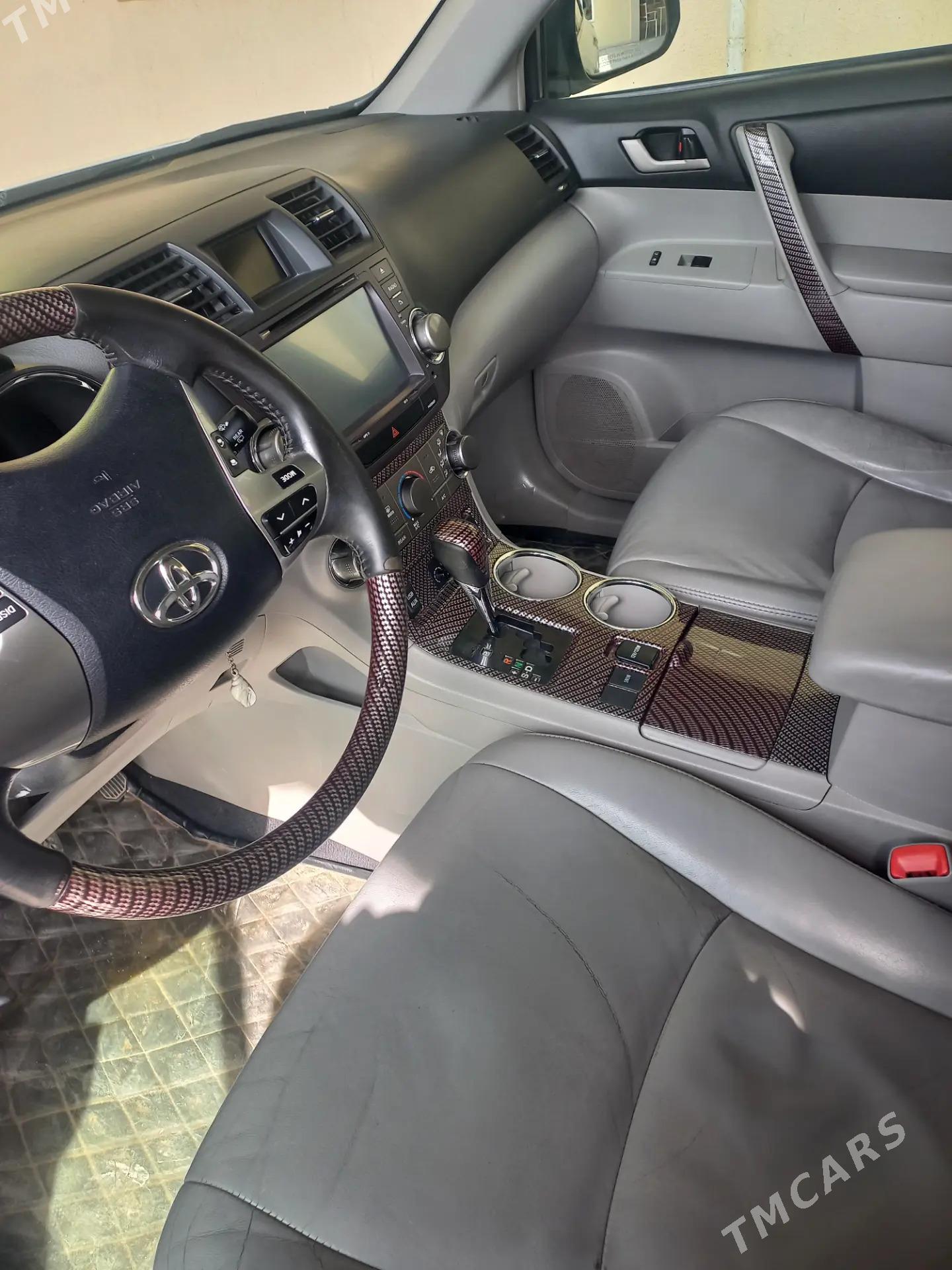 Toyota Highlander 2010 - 325 000 TMT - Бузмеин - img 4