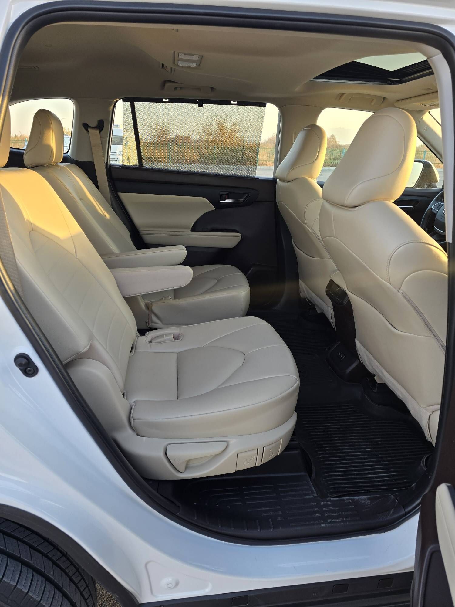 Toyota Highlander 2022 - 675 000 TMT - Aşgabat - img 4