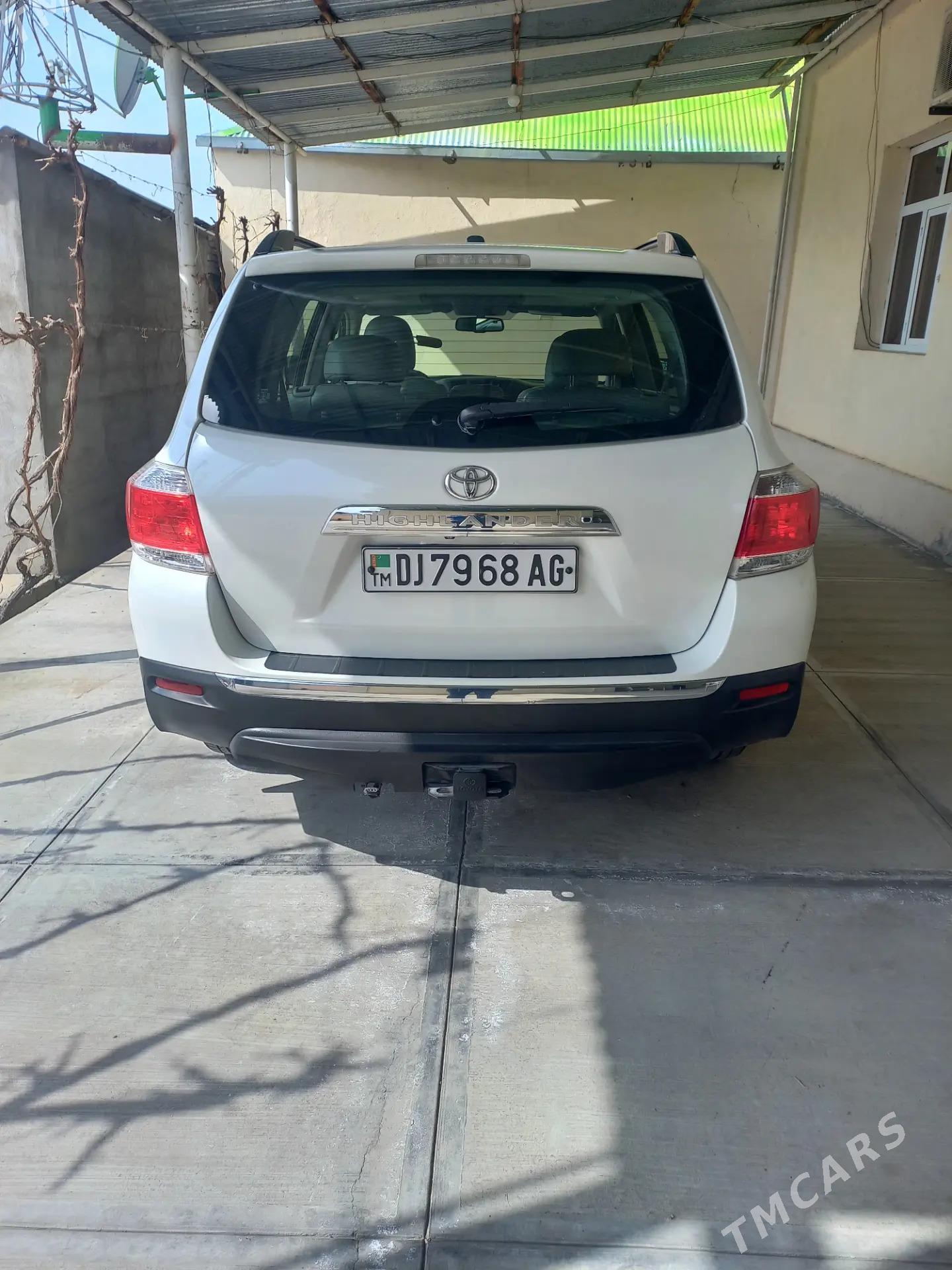 Toyota Highlander 2010 - 325 000 TMT - Бузмеин - img 3