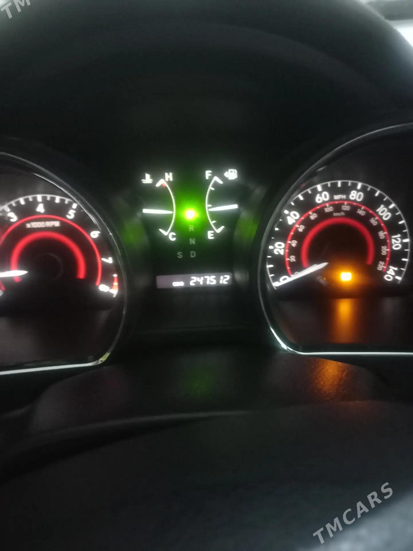 Toyota Highlander 2010 - 325 000 TMT - Бузмеин - img 5