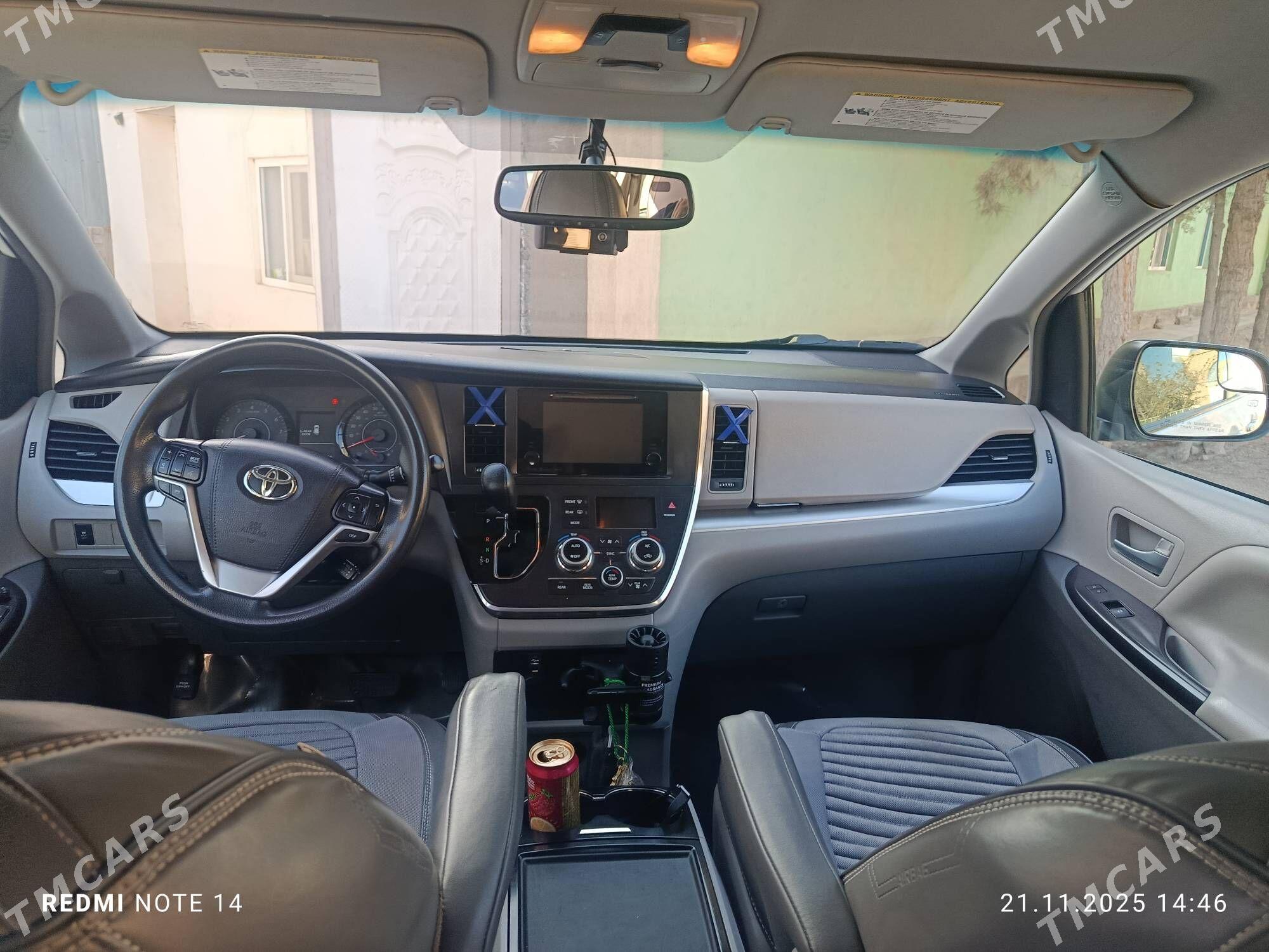 Toyota Sienna 2017 - 410 000 TMT - Мары - img 7