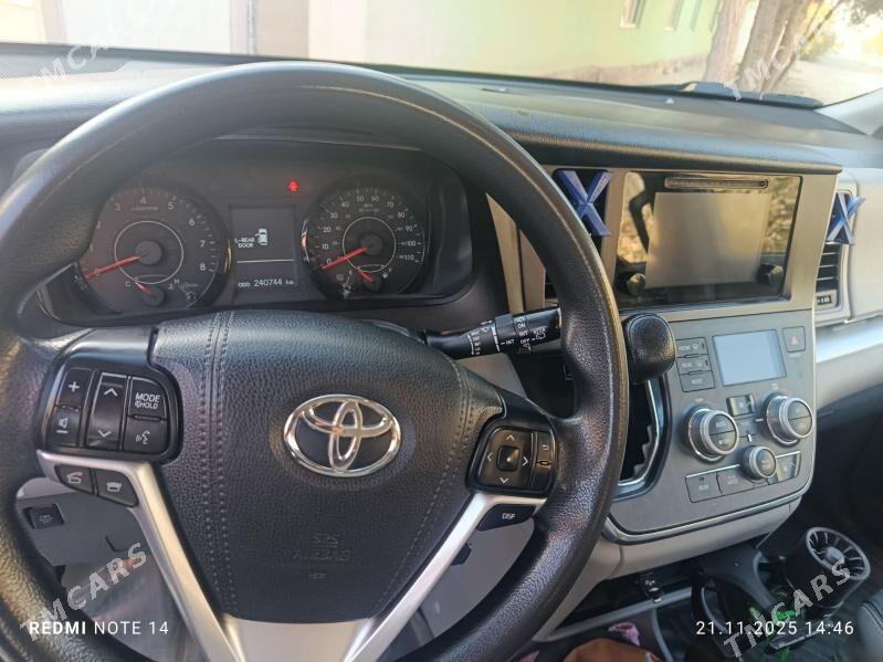 Toyota Sienna 2017 - 410 000 TMT - Мары - img 2