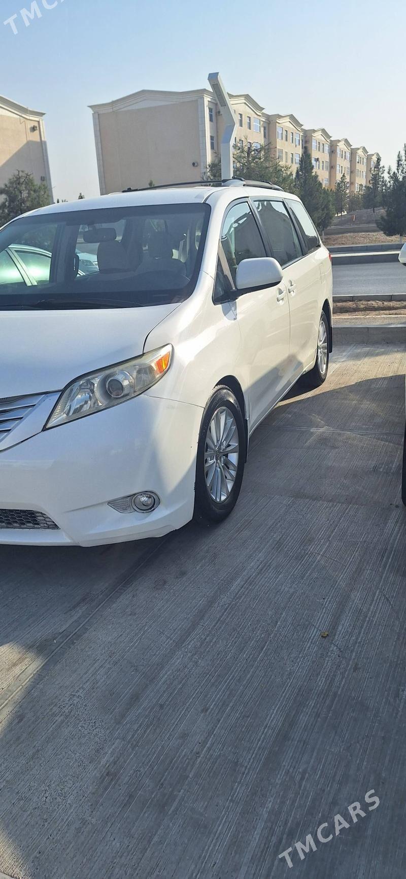 Toyota Sienna 2010 - 280 000 TMT - Ашхабад - img 2