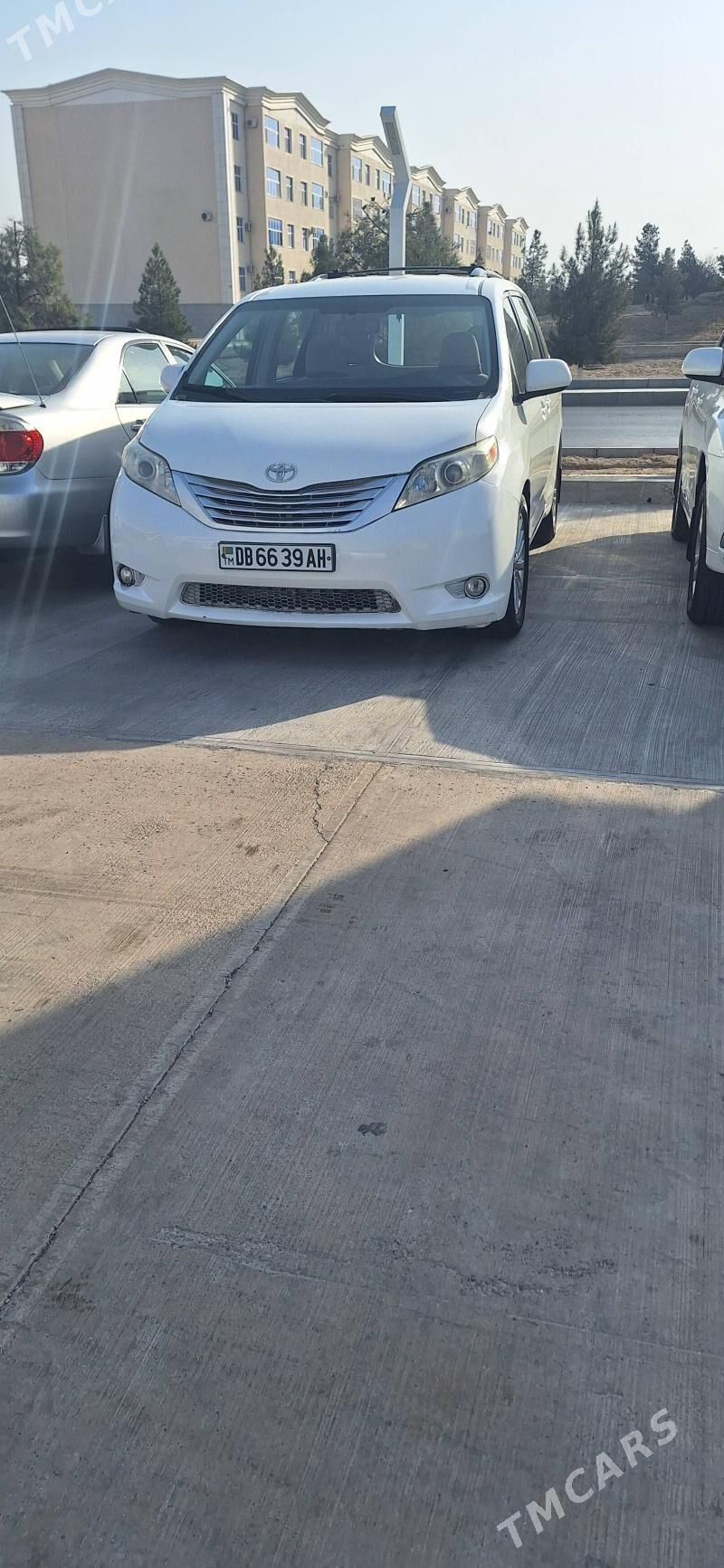 Toyota Sienna 2010 - 280 000 TMT - Ашхабад - img 4