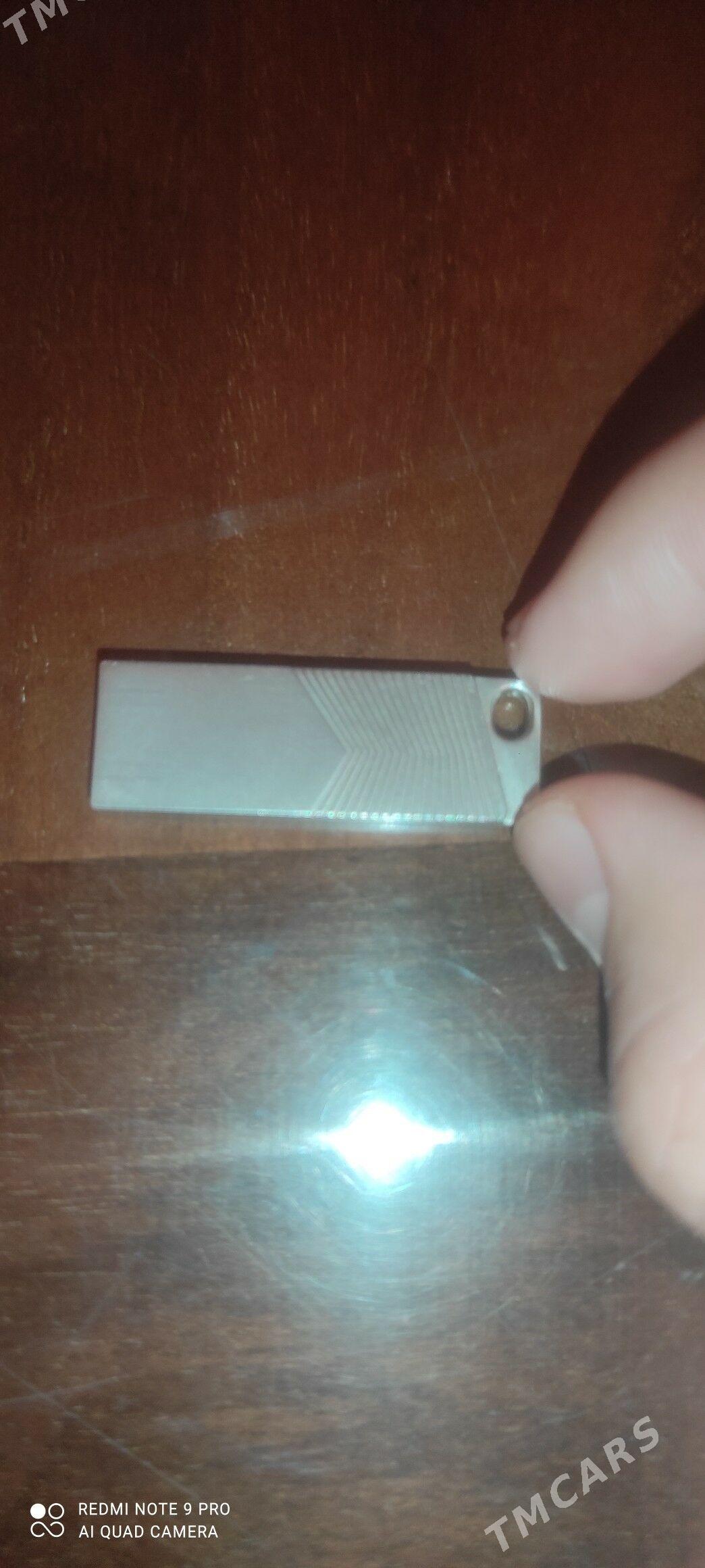 fleşka 64gb - 2 мкр - img 2