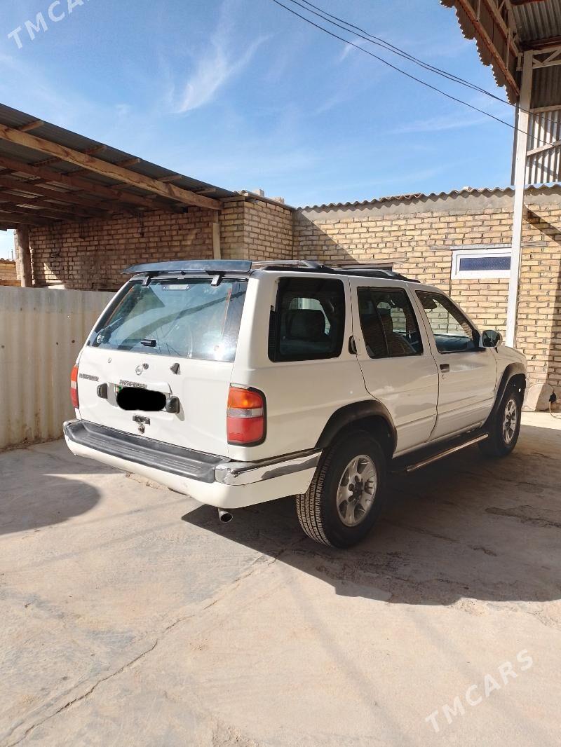 Nissan Pathfinder 1998 - 70 000 TMT - Мары - img 1