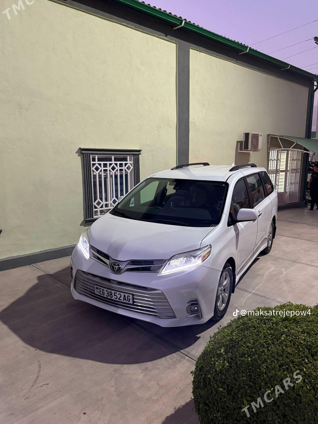 Toyota Sienna 2020 - 360 000 TMT - Мир 2 - img 5