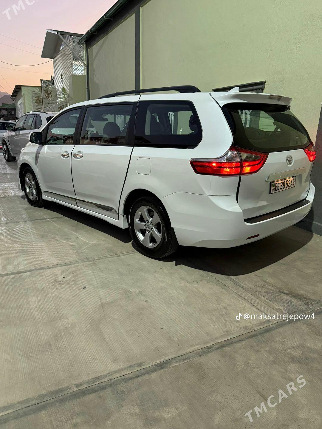 Toyota Sienna 2020 - 360 000 TMT - Мир 2 - img 4