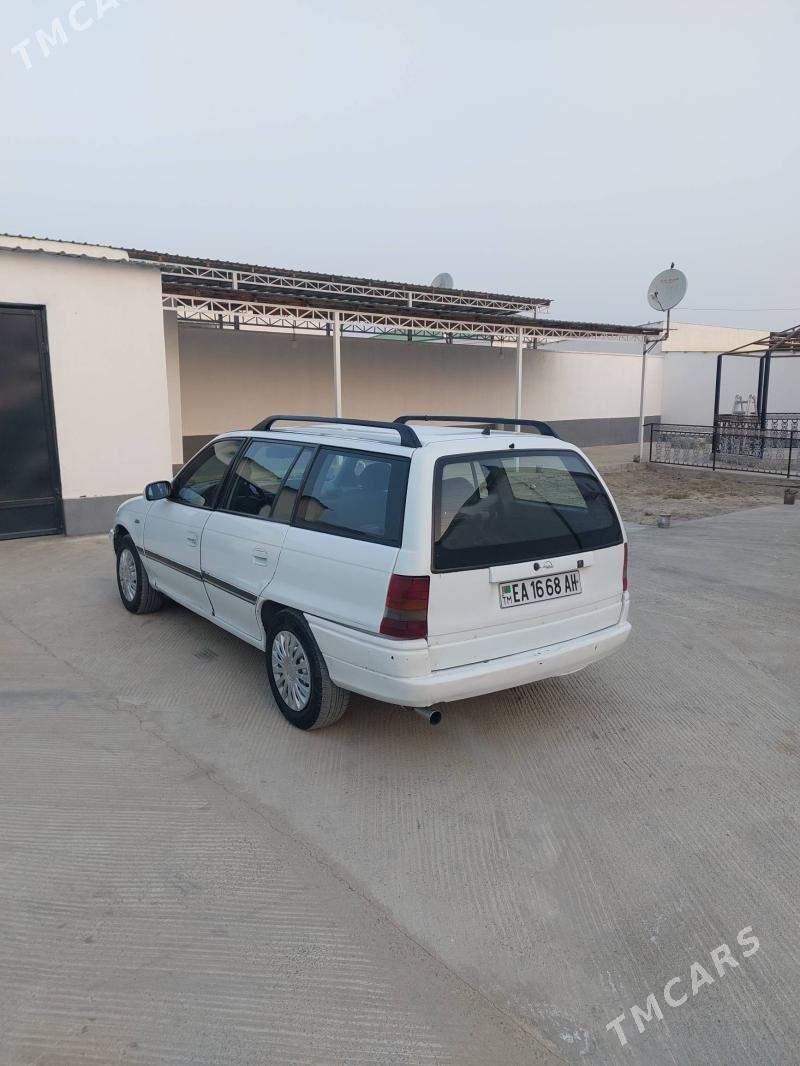 Opel Astra 1993 - 36 000 TMT - Бахарден - img 6