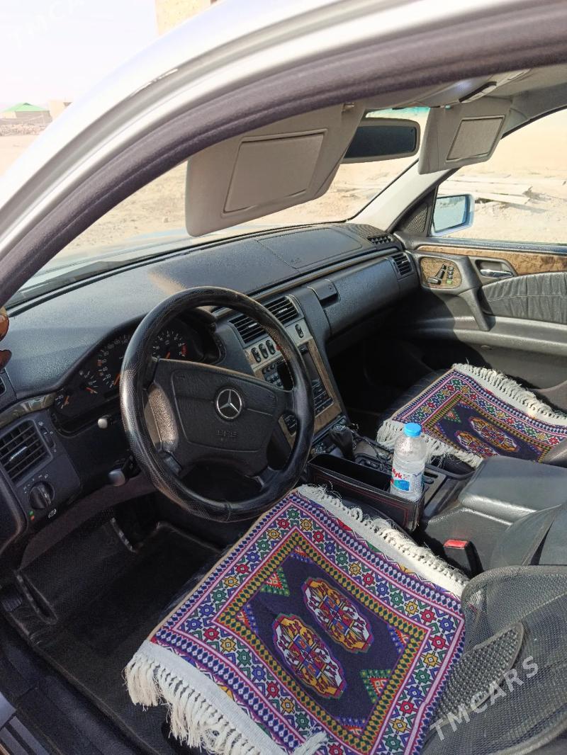 Mercedes-Benz E430 1999 - 110 000 TMT - Гызыларбат - img 3