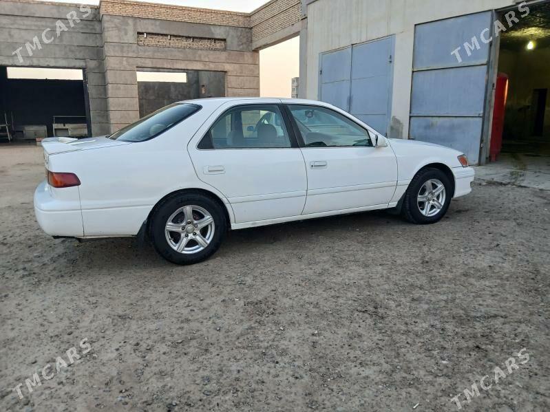 Toyota Camry 2001 - 125 000 TMT - Байрамали - img 6
