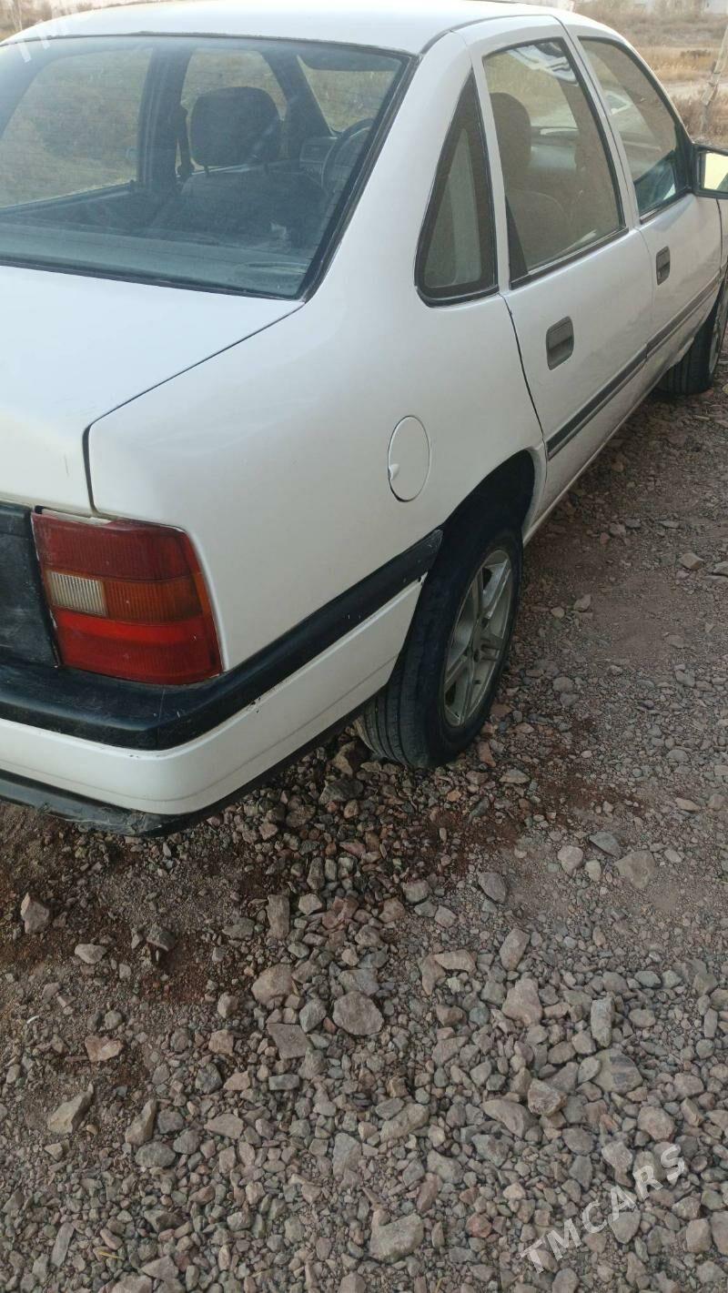 Opel Vectra 1989 - 30 000 TMT - Губадаг - img 6