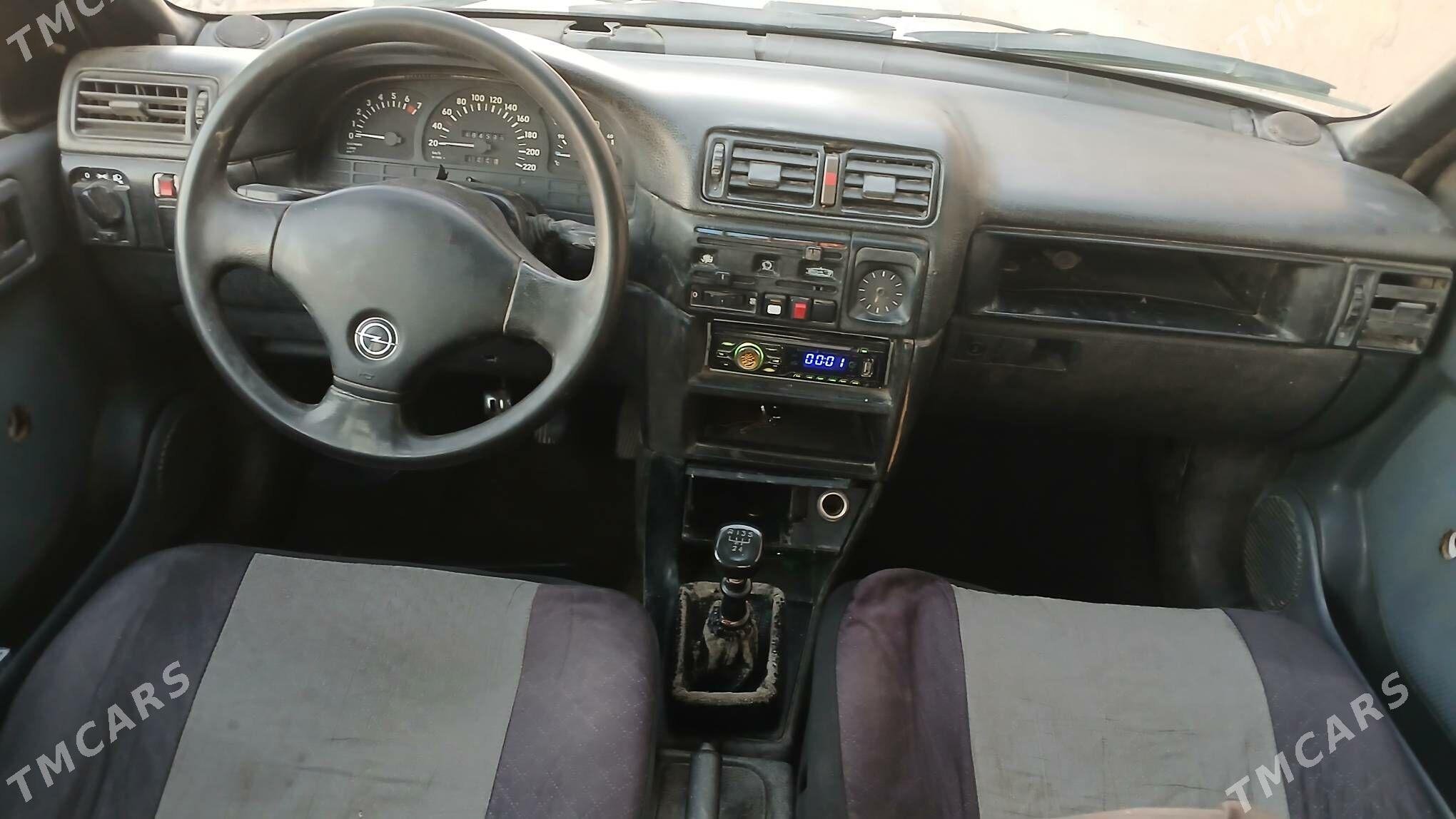 Opel Vectra 1989 - 30 000 TMT - Губадаг - img 4