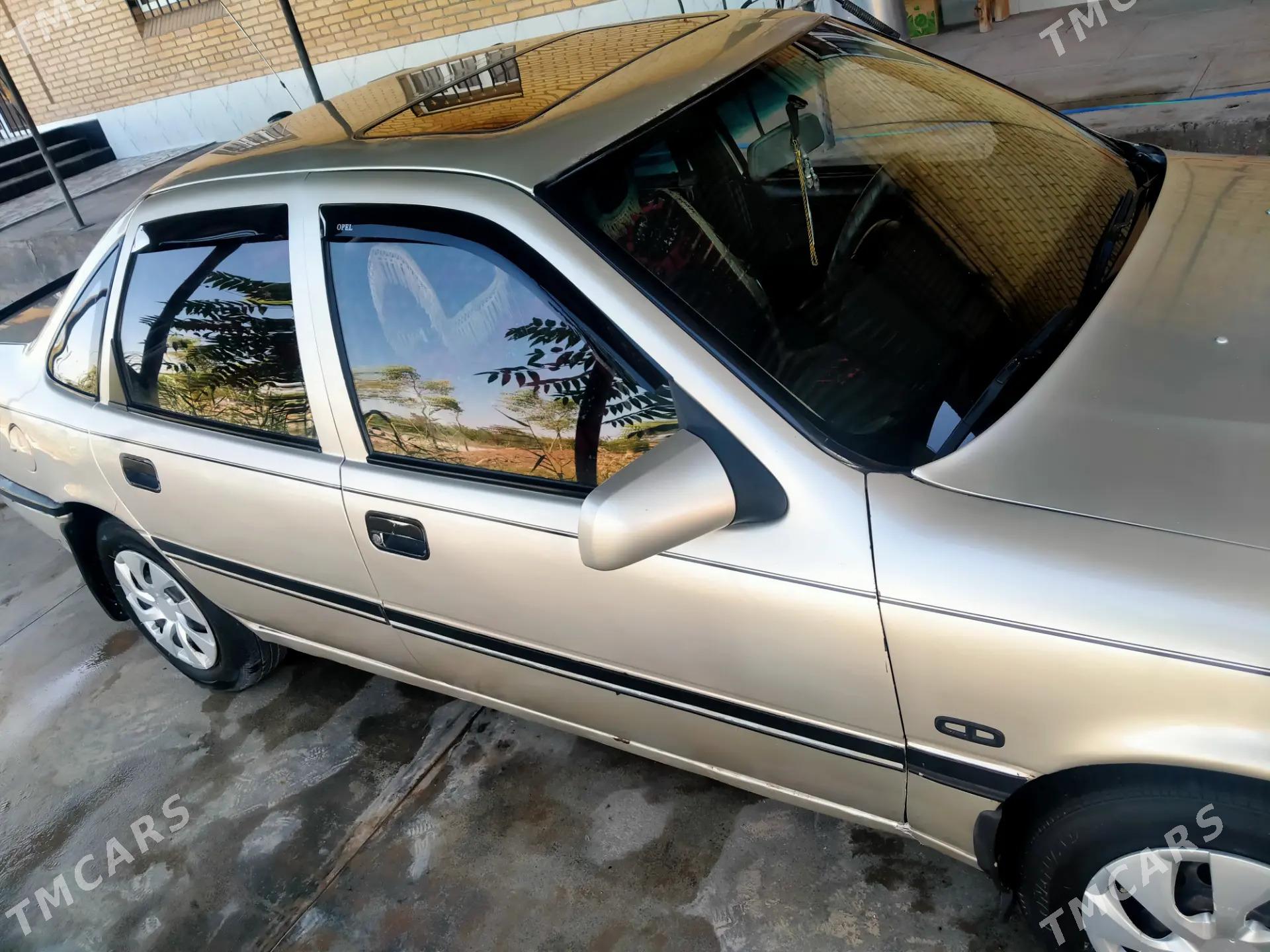 Opel Vectra 1992 - 36 000 TMT - Фарап - img 3