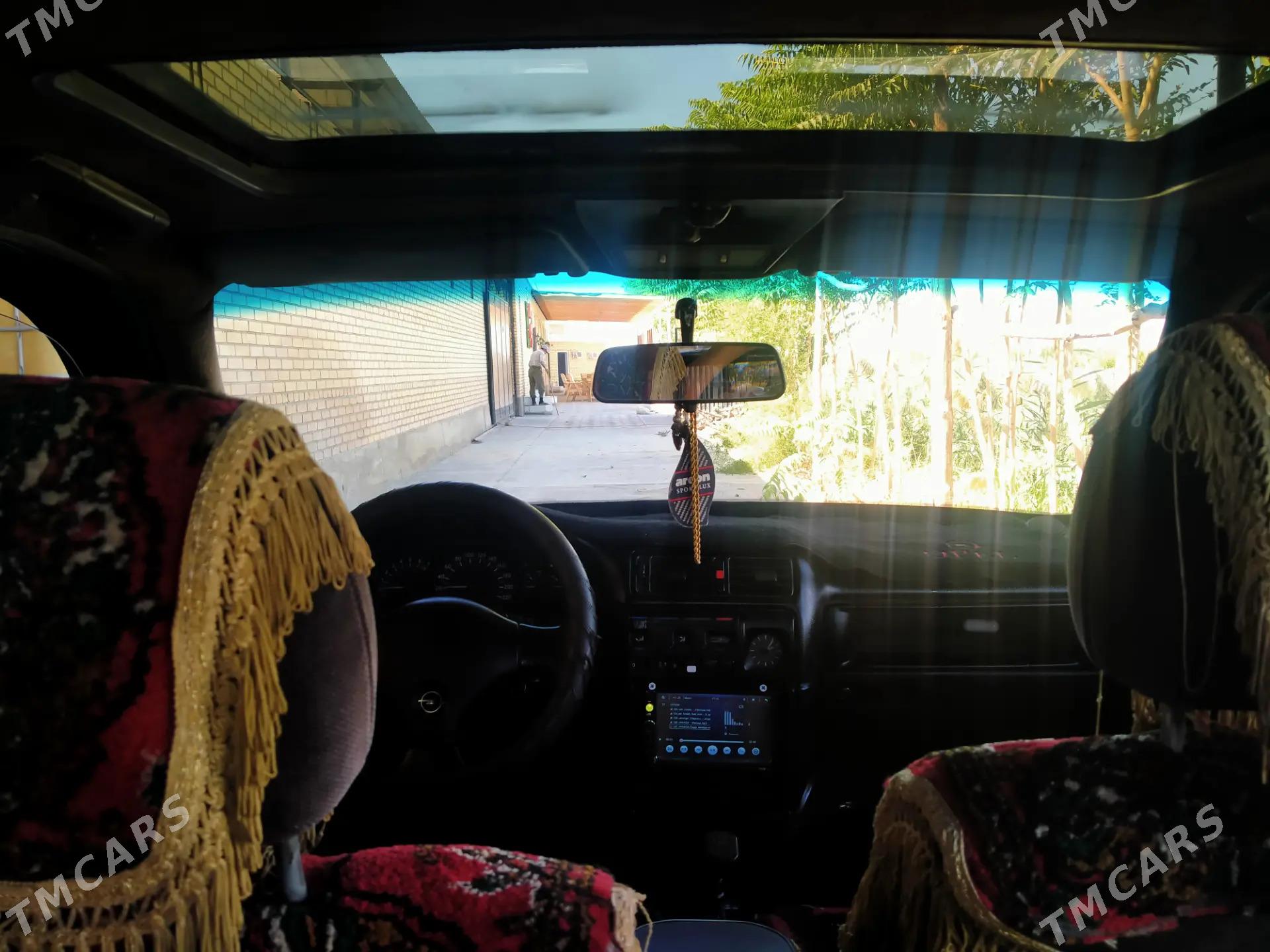 Opel Vectra 1992 - 36 000 TMT - Фарап - img 1