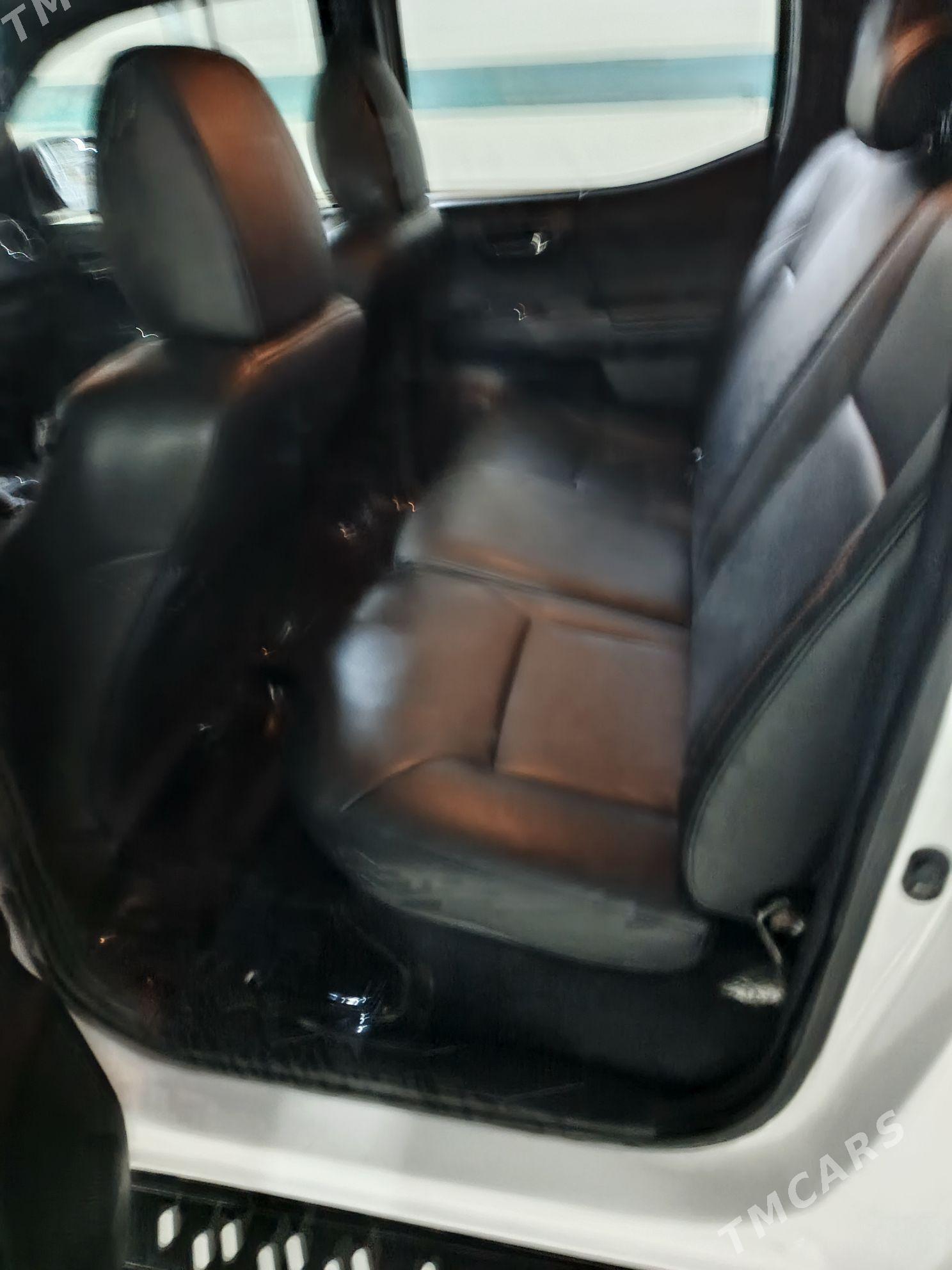 Toyota Tacoma 2016 - 420 000 TMT - Ашхабад - img 4