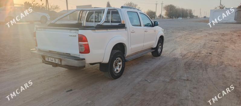 Toyota Hilux 2012 - 310 000 TMT - Керки - img 4