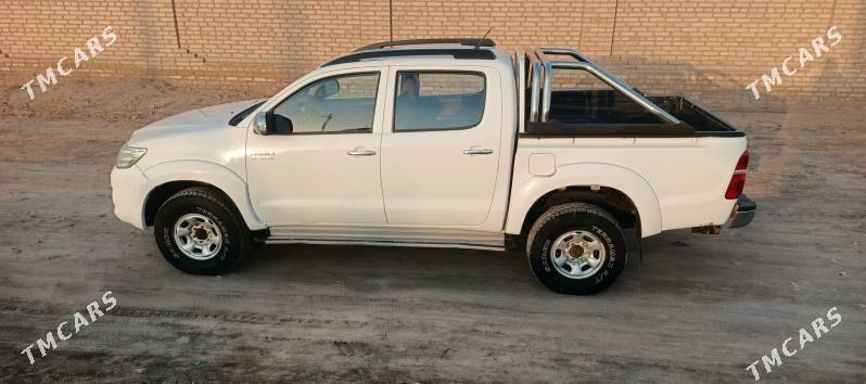 Toyota Hilux 2012 - 310 000 TMT - Керки - img 2