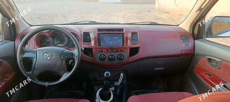 Toyota Hilux 2012 - 310 000 TMT - Керки - img 6