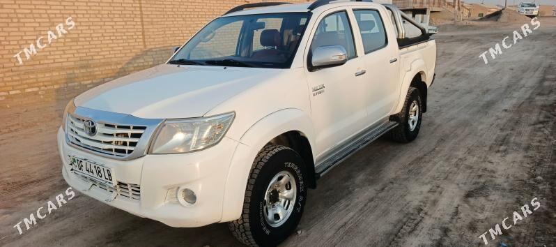 Toyota Hilux 2012 - 310 000 TMT - Керки - img 5