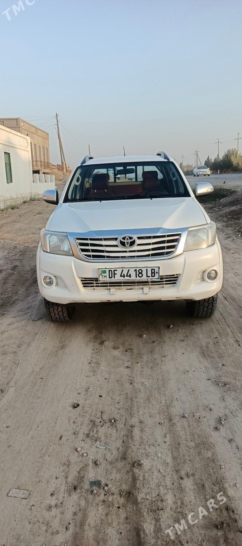 Toyota Hilux 2012 - 310 000 TMT - Керки - img 7