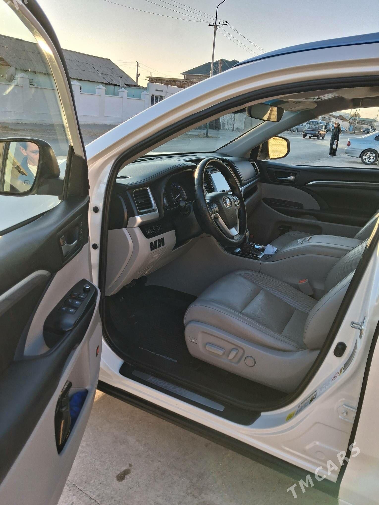 Toyota Highlander 2019 - 450 000 TMT - Балканабат - img 7