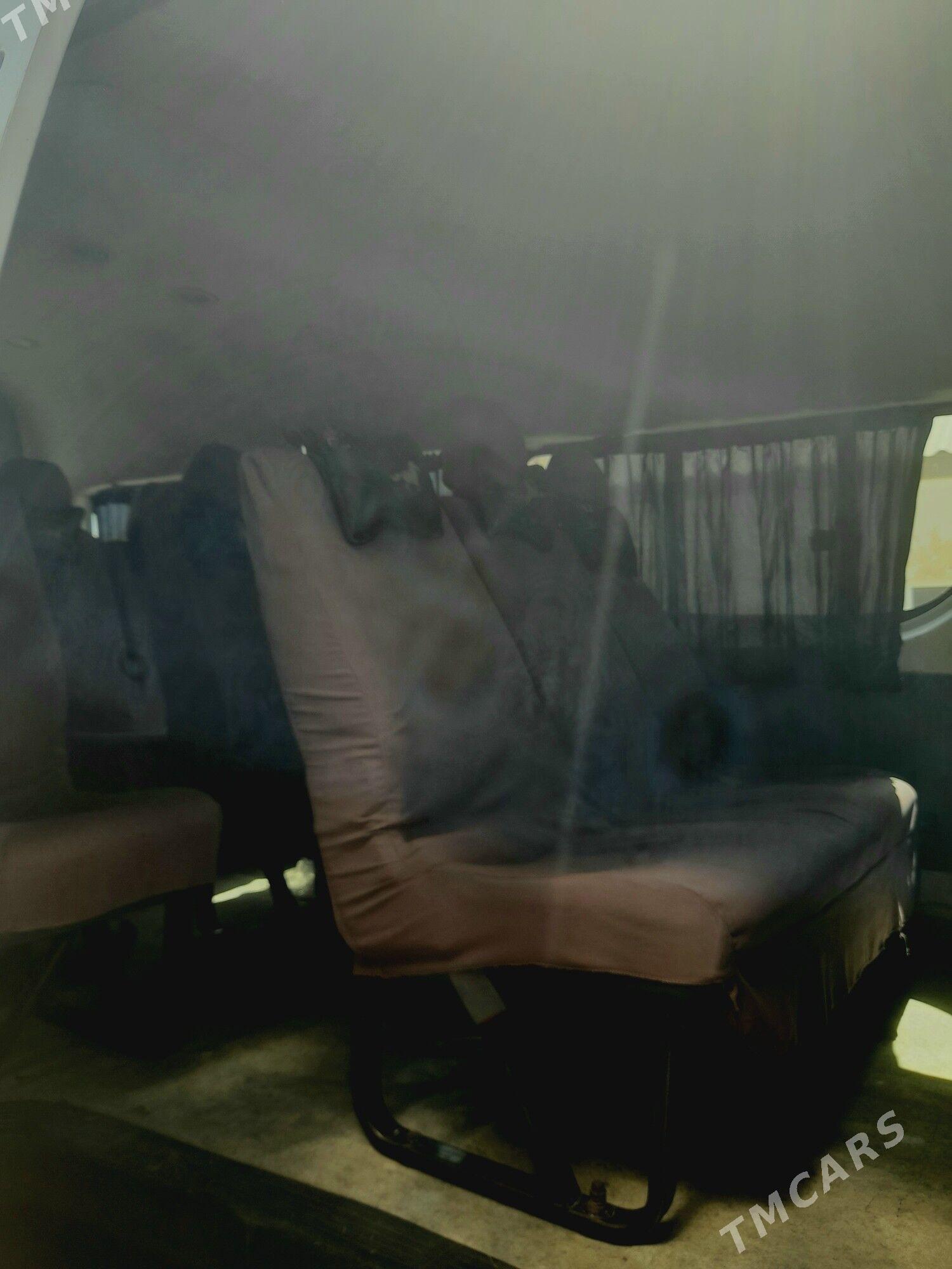 Toyota Hiace 2007 - 300 000 TMT - Balkanabat - img 4