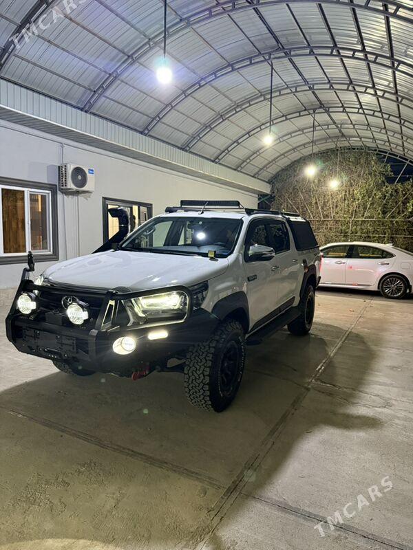 Toyota Hilux 2021 - 610 000 TMT - Aşgabat - img 4