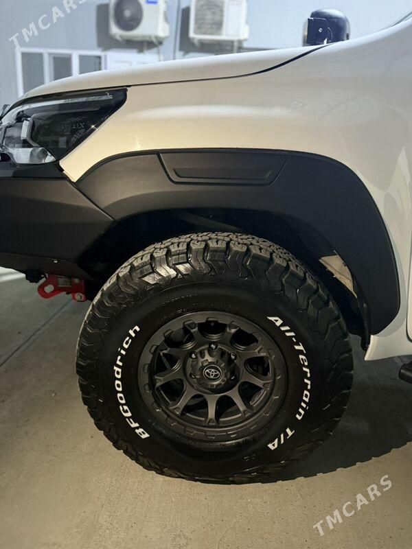 Toyota Hilux 2021 - 610 000 TMT - Aşgabat - img 3