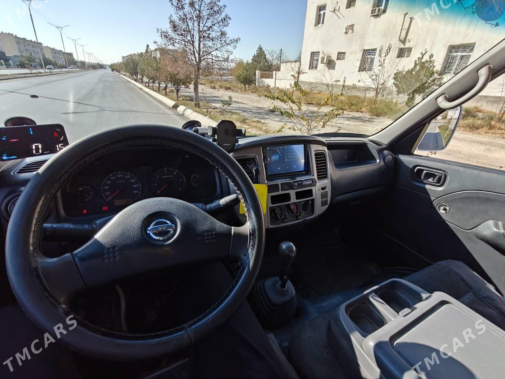 Nissan Urvan 2012 - 130 000 TMT - Балканабат - img 6