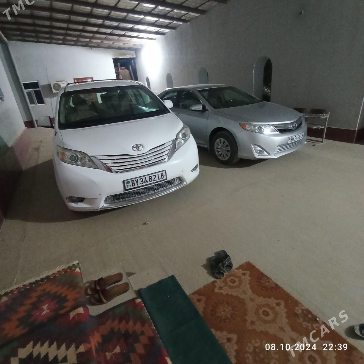 Toyota Sienna 2012 - 340 000 TMT - Ходжамбаз - img 2