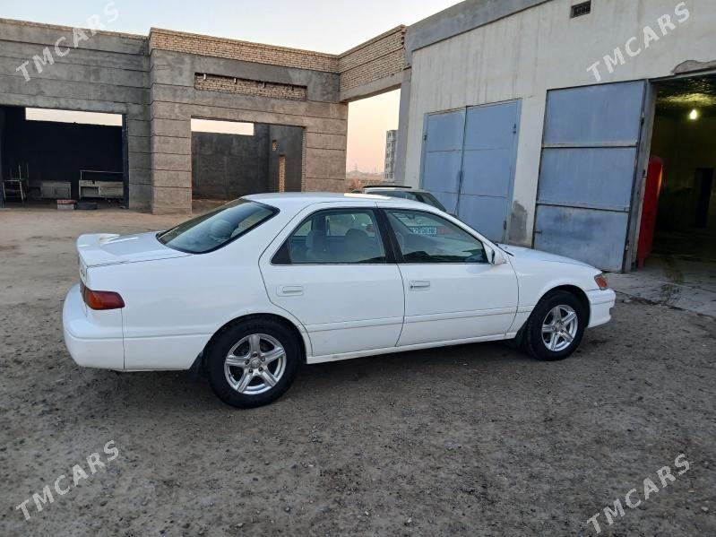 Toyota Camry 2001 - 127 000 TMT - Байрамали - img 2