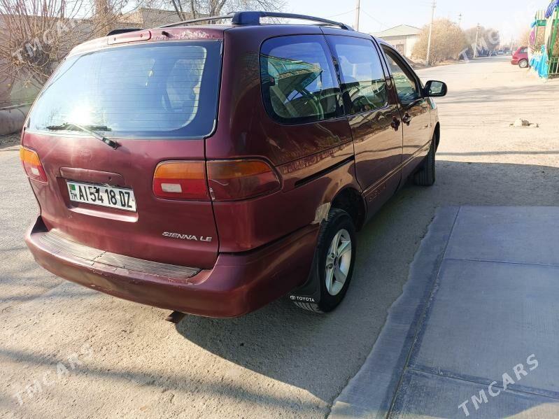 Toyota Sienna 1999 - 115 000 TMT - Дашогуз - img 2
