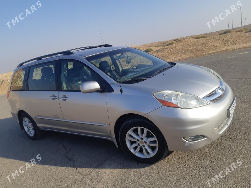Toyota Sienna 2005 - 250 000 TMT - Байрамали - img 4