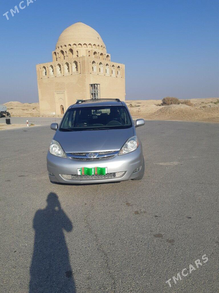 Toyota Sienna 2005 - 250 000 TMT - Байрамали - img 1