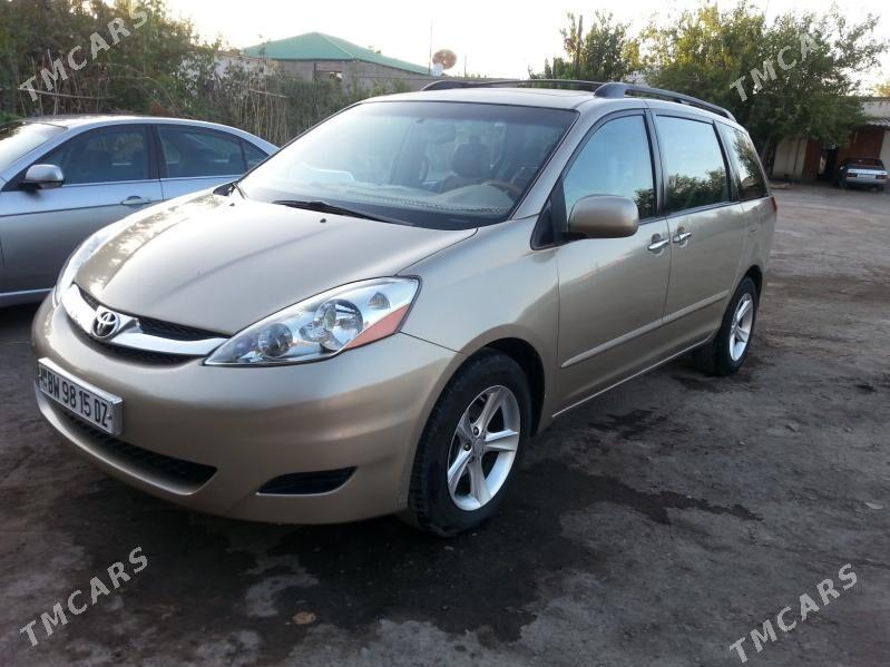 Toyota Sienna 2006 - 240 000 TMT - Дашогуз - img 1