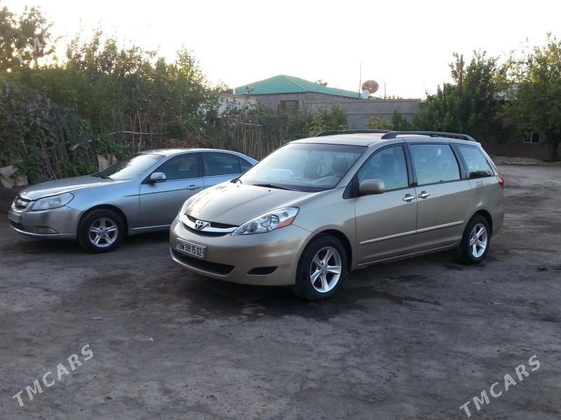 Toyota Sienna 2006 - 240 000 TMT - Дашогуз - img 6