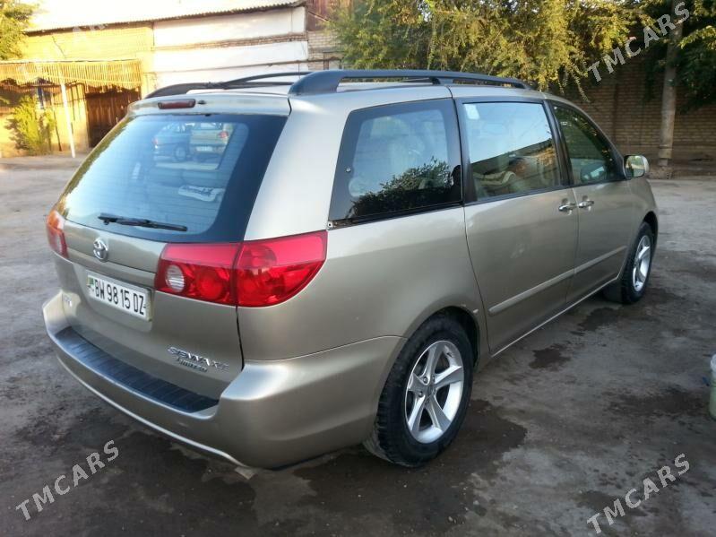 Toyota Sienna 2006 - 240 000 TMT - Дашогуз - img 3