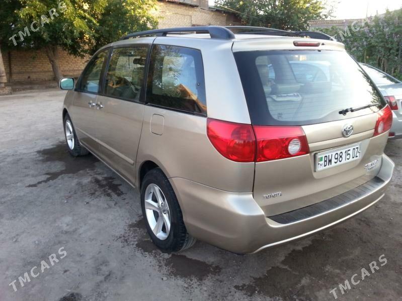 Toyota Sienna 2006 - 240 000 TMT - Дашогуз - img 4
