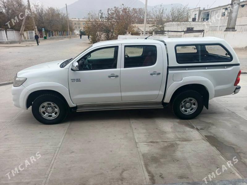 Toyota Hilux 2012 - 340 000 TMT - Балканабат - img 4