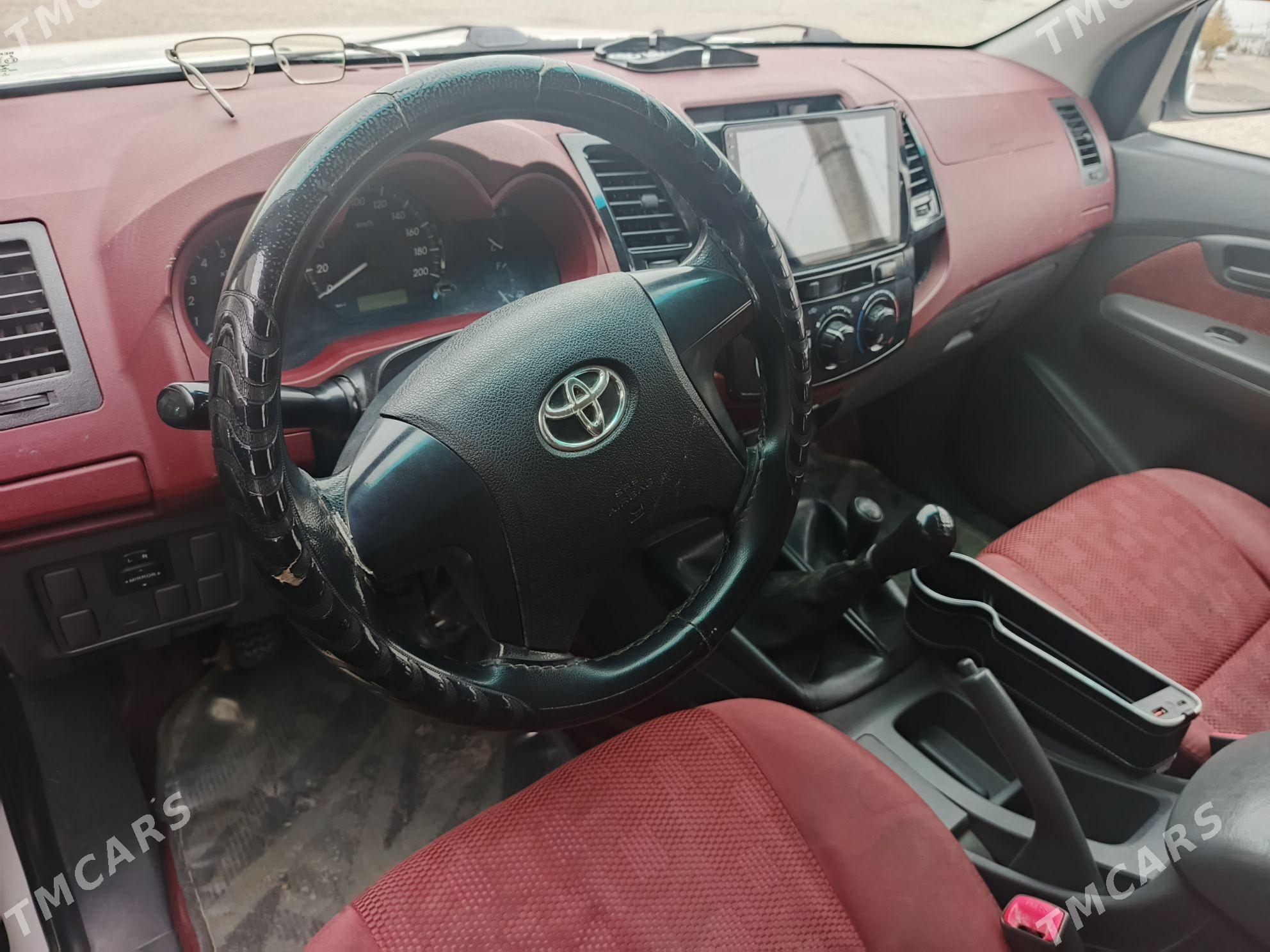 Toyota Hilux 2012 - 340 000 TMT - Балканабат - img 9