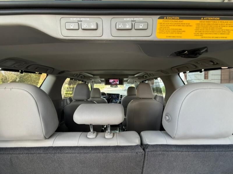 Toyota Sienna 2016 - 422 000 TMT - Aşgabat - img 9