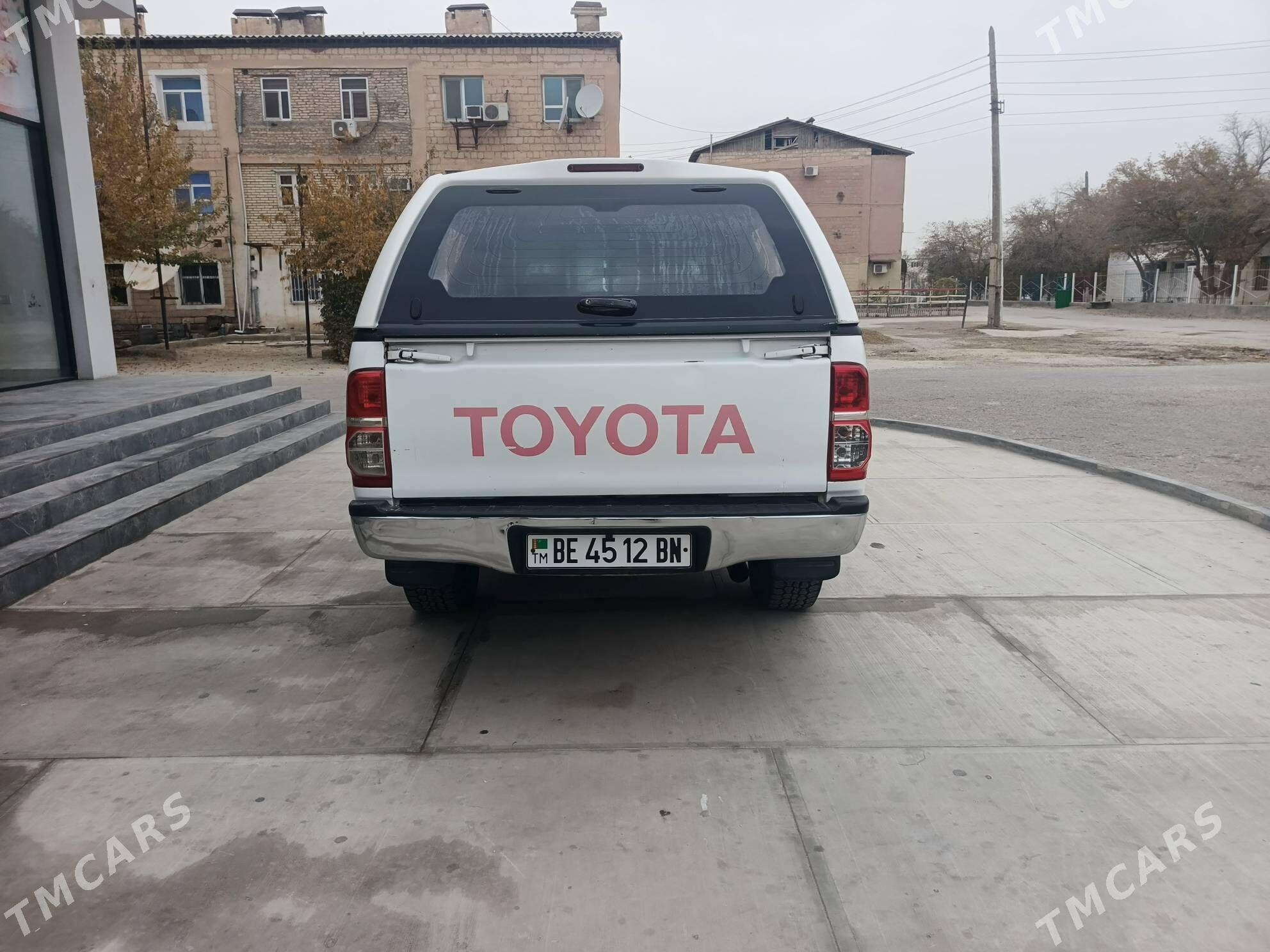 Toyota Hilux 2012 - 340 000 TMT - Балканабат - img 6