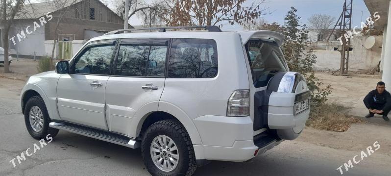Mitsubishi Pajero 2010 - 320 000 TMT - Гурбансолтан Едже - img 3