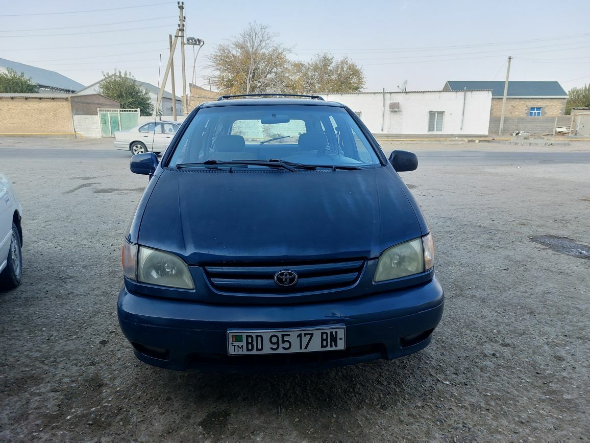 Toyota Sienna 2002 - 165 000 TMT - Magtymguly - img 2