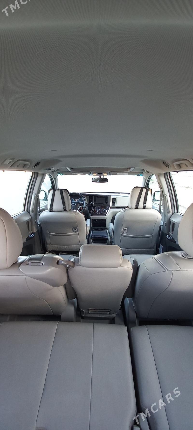 Toyota Sienna 2016 - 360 000 TMT - Бузмеин - img 3