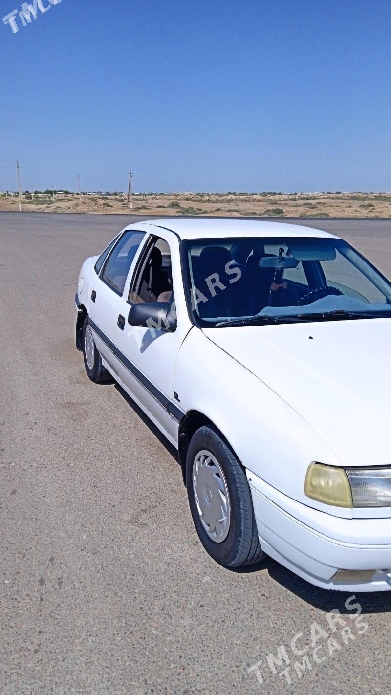 Opel Vectra 1990 - 30 000 TMT - Байрамали - img 4